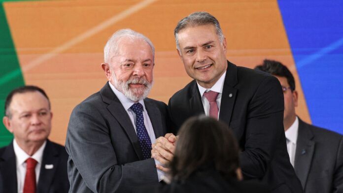 MDB pode ajudar Lula a ocupar centro para “isolar bolsonarismo” nas eleições, diz Renan