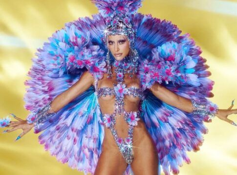 Sabrina surpreende ao desfilar na Gaviões representando flor da era dos dinossauros