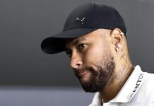 Em 2019, quando defendia o Paris Saint-Germain, Neymar agrediu um torcedor francês