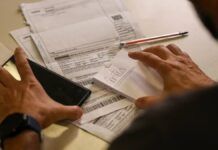 Salário mínimo de R$ 1.621 começa a ser pago nesta segunda