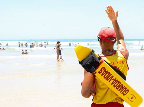 Bombeiros resgatam 348 pessoas de afogamento durante Carnaval no litoral de SP