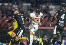 Jogadores em ação no jogo entre São Paulo e Primavera, pelo Paulistão 2026
