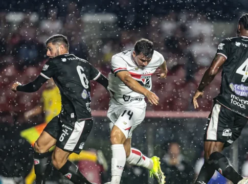 Jogadores em ação no jogo entre São Paulo e Primavera, pelo Paulistão 2026