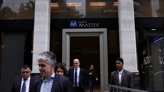 Seguranças no Banco Master