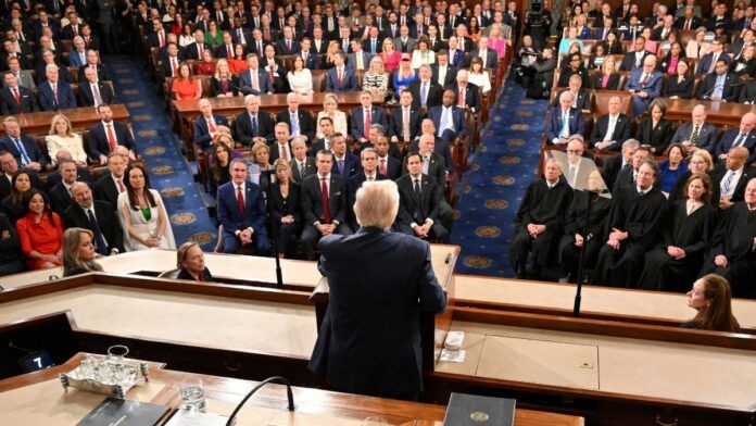 Senadores dos EUA criam projeto de lei para devolver dinheiro do tarifaço do Trump