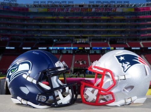 Capacetes do Seattle Seahawks e do New England Patriots no Levi’s Stadium
