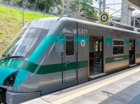 Linha 8-Diamante tem trecho bloqueado entre Carapicuíba e Barueri após falha técnica