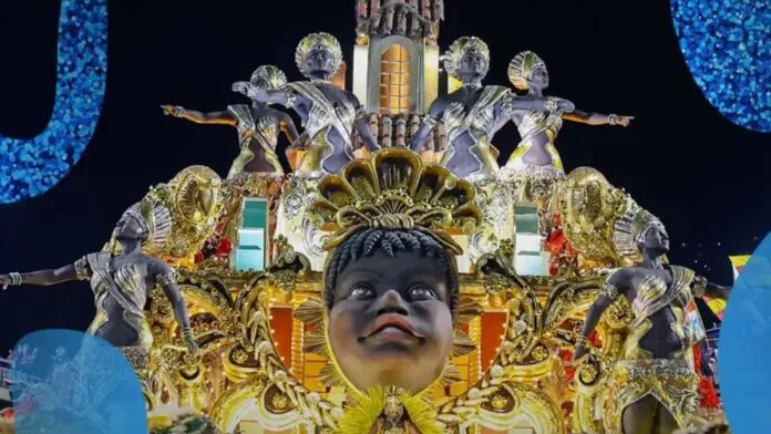 Foto do desfile da escola de samba União de Maricá