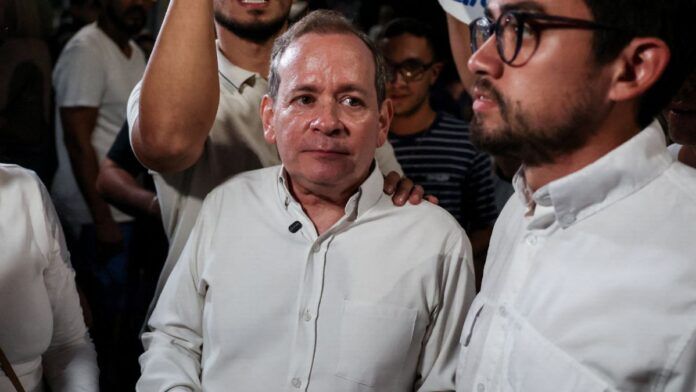 Polícia da Venezuela prende opositor horas após libertação, a pedido do Ministério Público