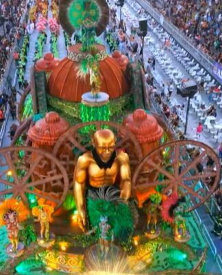 Léa Garcia, floresta azul e carro enguiçado: como foi o 2º dia do Carnaval de SP