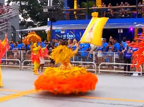 Primeira noite do Carnaval de SP é marcada por folia, arte, sustos e atrasos; veja como foi