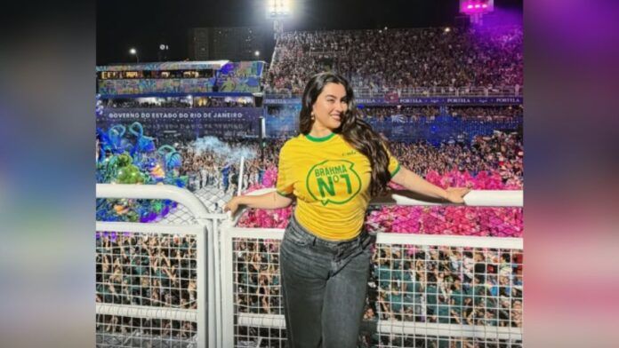 Lauren Jauregui aparece de surpresa na Sapucaí para curtir o Carnaval