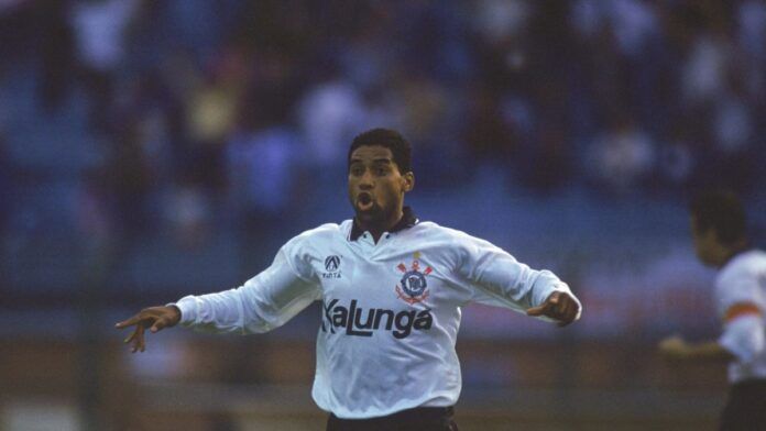 Ex-atacante Viola é condenado a 3 anos e 10 meses por porte ilegal de arma em SP